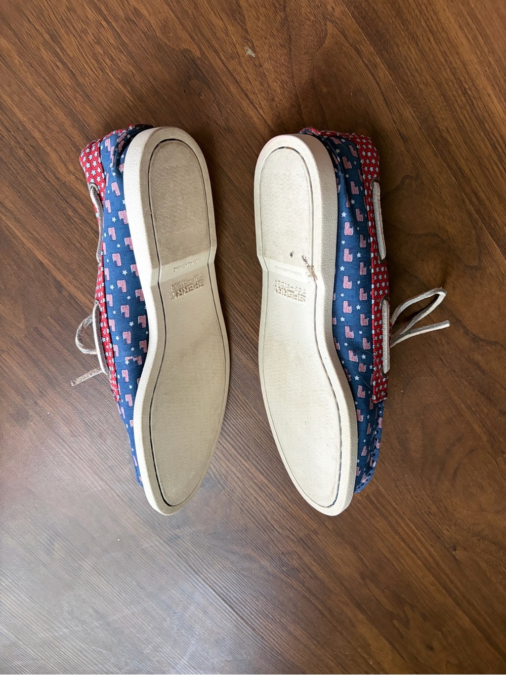 Vineyard Vines Shoes - Picture 3 of 3